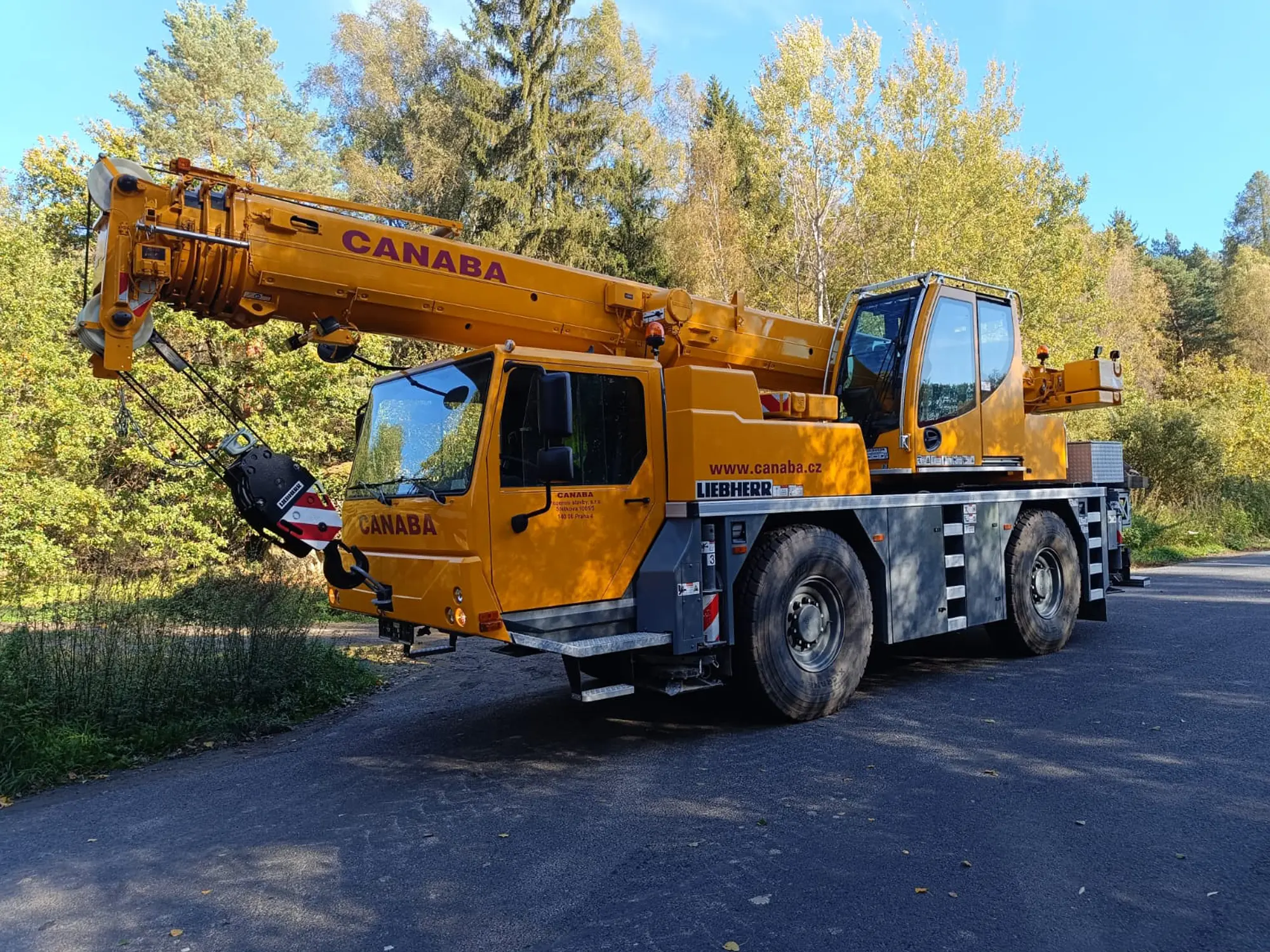 Autojeřáb Liebherr LtM 10.30 s nosností 35 t